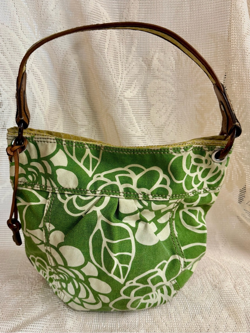 Fossil Key-Per Large Green Floral Canvas Shoulder Bag.Very Roomy.Cute Key Charm